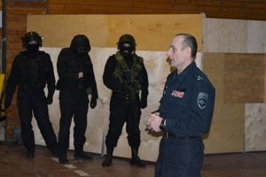 В рамках акции «Неделя мужества» в псковском СОБР побывали школьники (ФОТО)