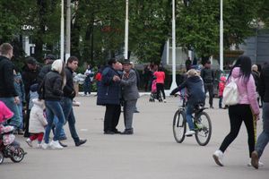 В Великих Луках прогремел праздничный салют в честь Дня Победы (ФОТО)