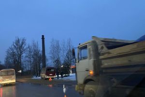 В Великих Луках столкнулись автобус и грузовик (ФОТО)
