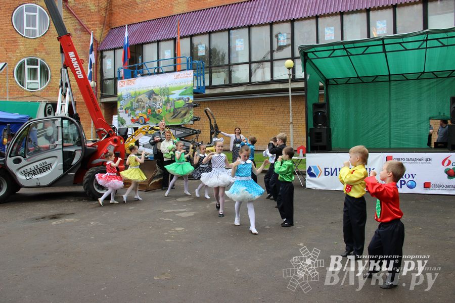В Пскове проходит 22-ая универсальная выставка (фото)