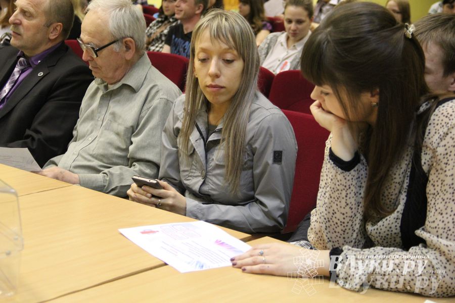 В Великих Луках прошла игра «Молодой политик» (фото)