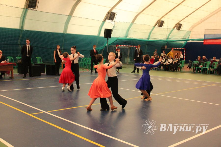В Великих Луках прошел турнир по спортивным бальным танцам (ФОТО)