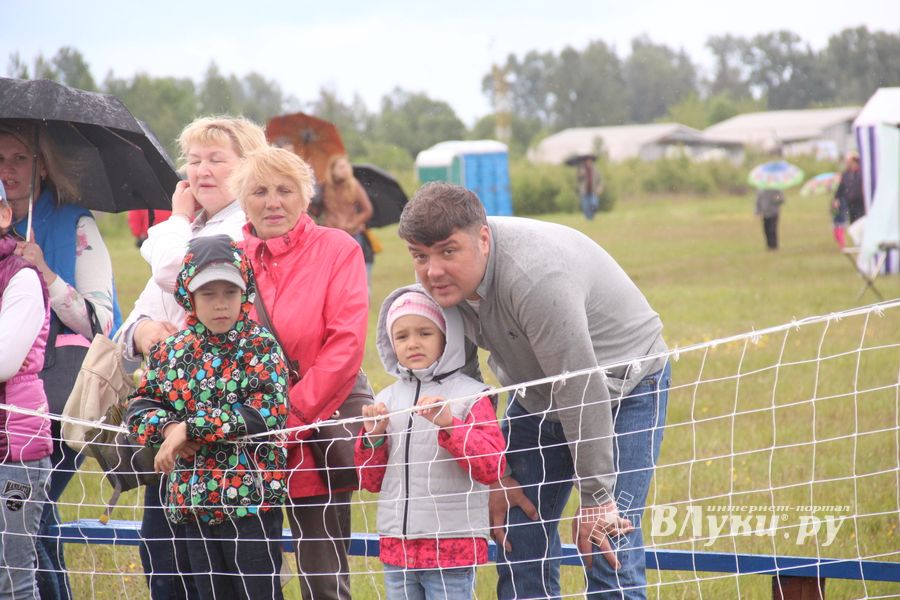 В Великих Луках проходит 7-й Фестиваль авиамодельного спорта (ФОТО)