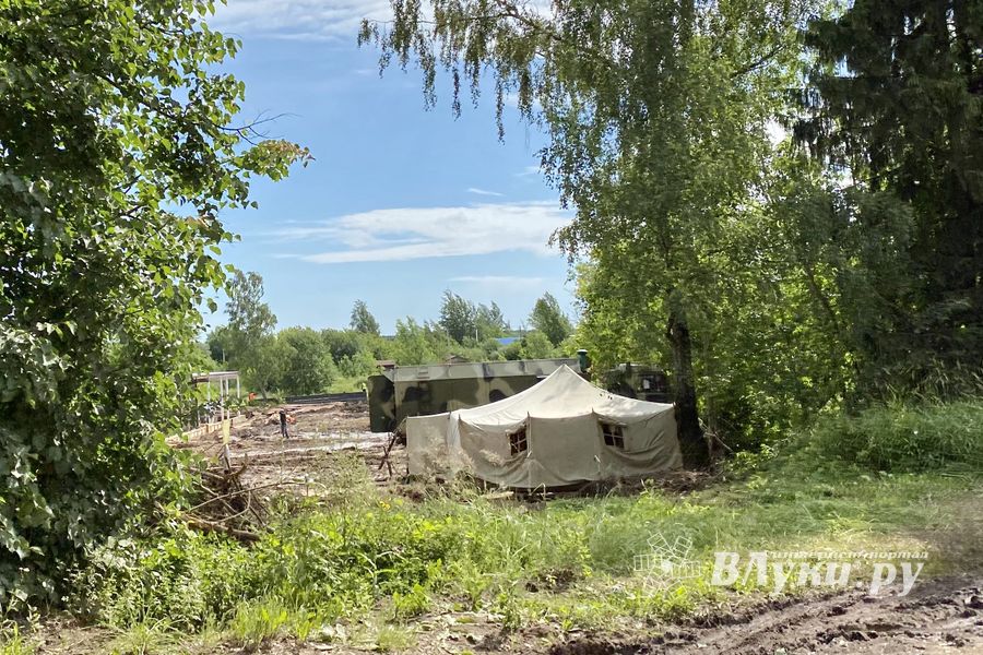 В великолукском филиале инфекционной больницы начался монтаж металлоконструкций (ФОТО)