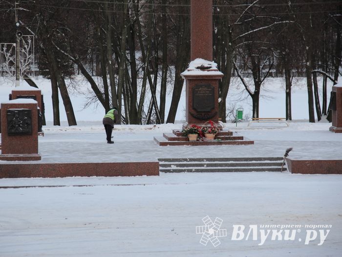Главная городская ёлка отправилась на свалку (ФОТО)