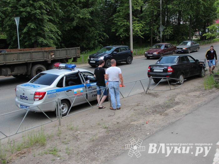 ДТП возле бани «Каменка» в Великих Луках (ФОТО)