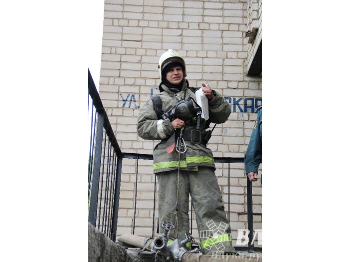 В Великих Луках прошли областные соревнования среди пожарных по спасению пострадавших