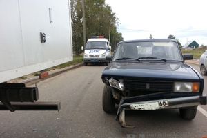 ДТП на Дружбе: фура и «четверка» (ФОТО)