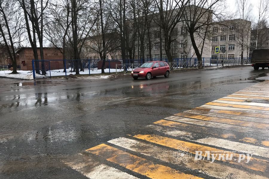 На Гастелло забил «родник» (ФОТО, ВИДЕО)