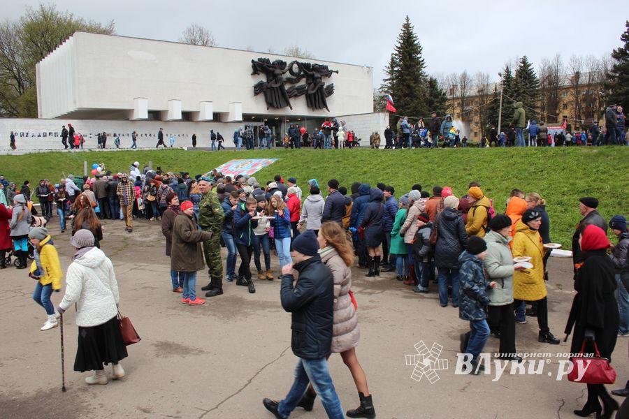 В Великих Луках День Победы празднуют все поколения (ФОТО)