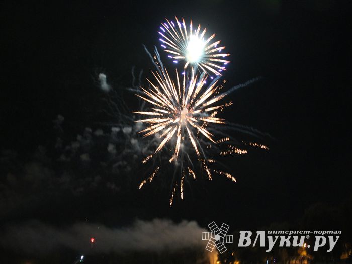 Огненные шоу состоялись над Ловатью (ФОТО)