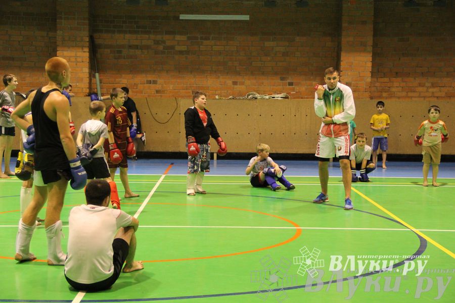 В Великих Луках прошел мастер-класс по кикбоксингу (фото)