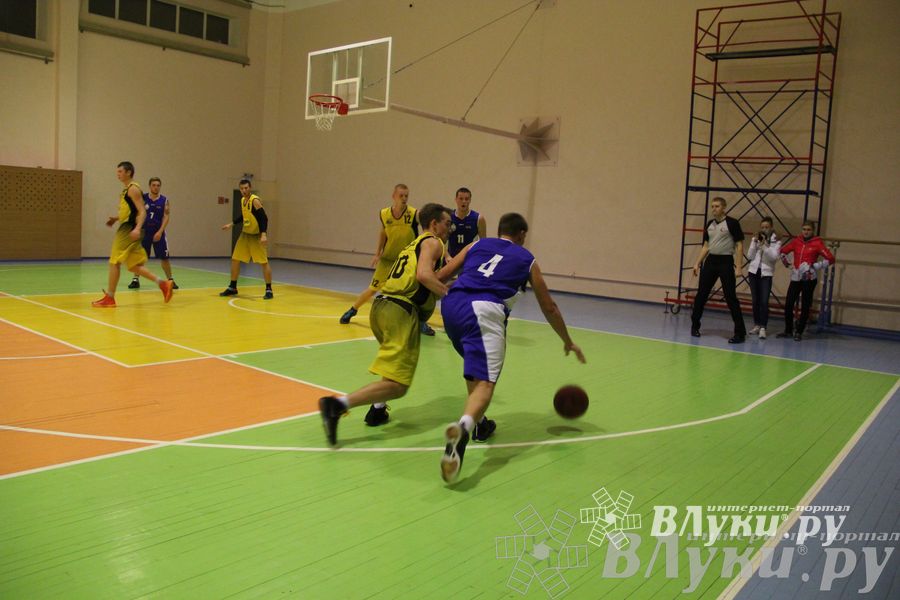 В Великих Луках проходят игры Чемпионата АСБ (фото)