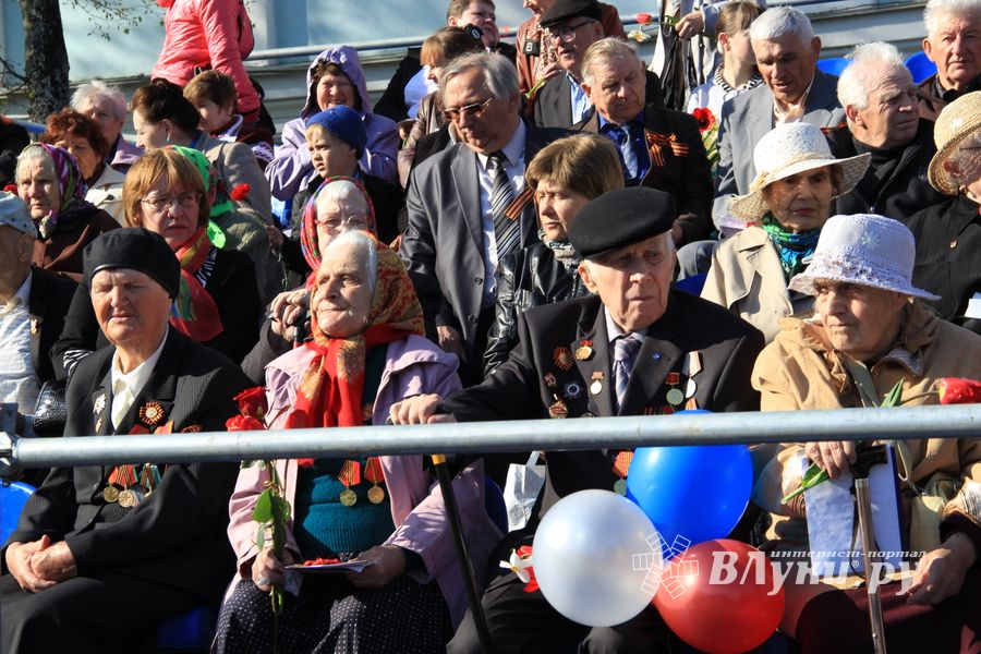 Великие Луки отмечают День Победы