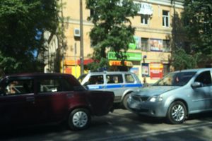 На проспекте Ленина в Великих Луках столкнулись ВАЗ и «Рено» (ФОТО)