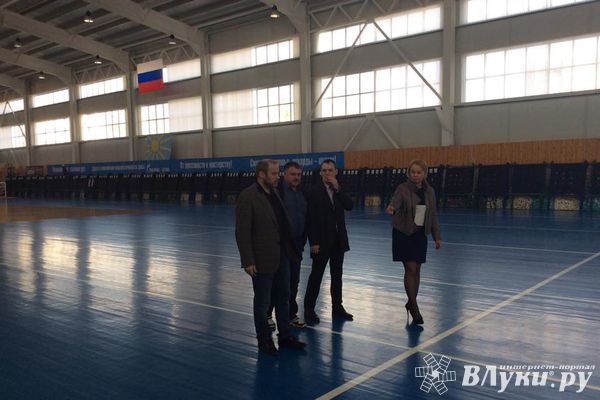 Максим Жаворонков и Иван Штылин посетили объекты спортивной инфраструктуры Великих Лук (фото)