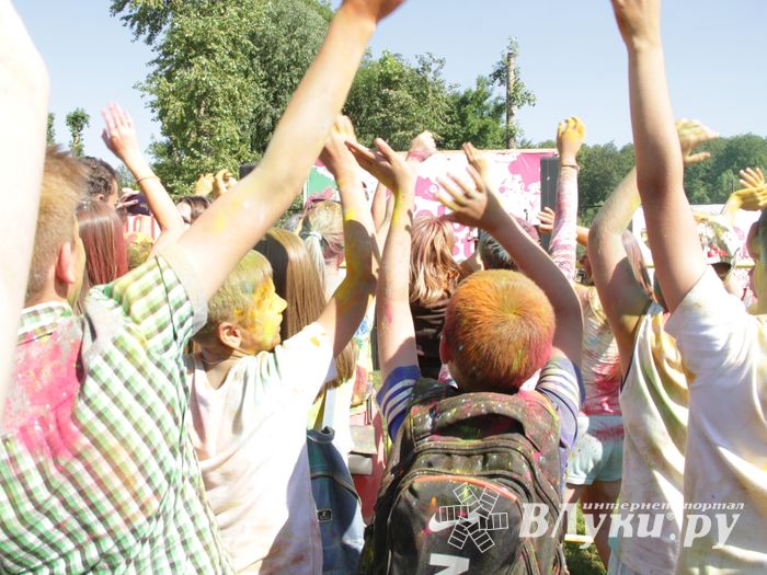 Яркие эмоции «ColorFest» в Великих Луках (ФОТО)