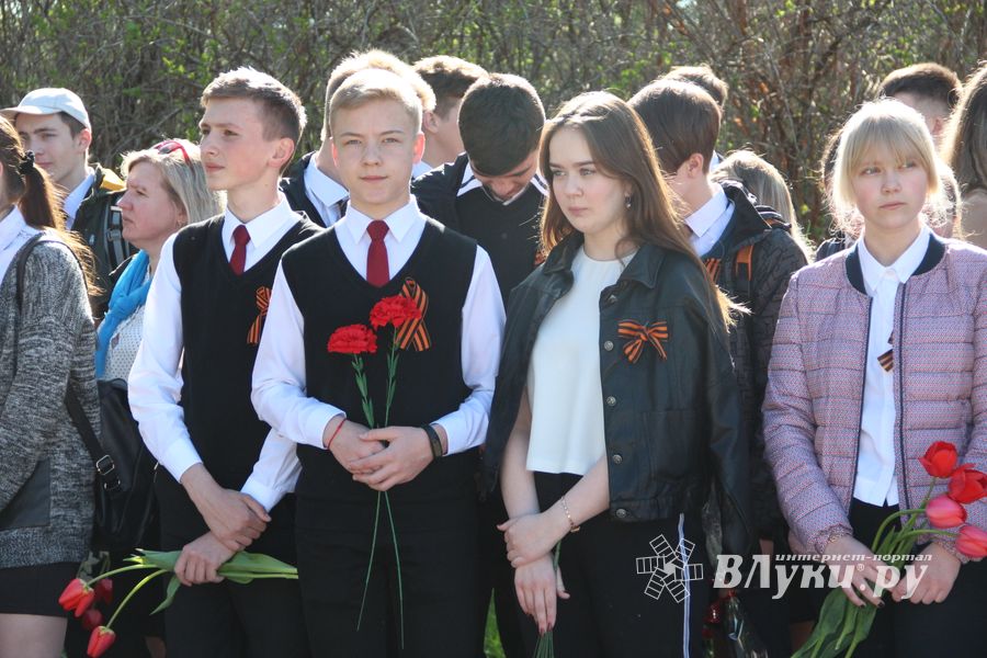 Юные великолучане почтили память бойцов Великой войны (ФОТО)