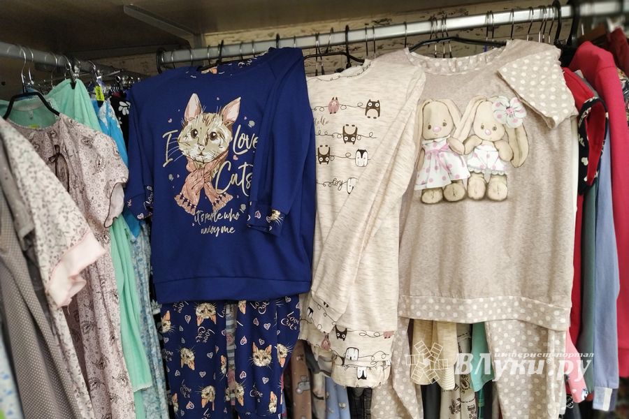 Кот Барон приготовил подарки для женщин