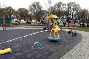 В Великих Луках перекрыли детские площадки (ФОТО)