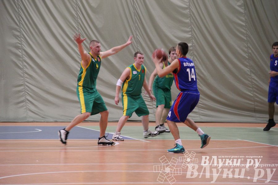 Команда «Экспресс» стала обладательницей Кубка г. Великие Луки по баскетболу