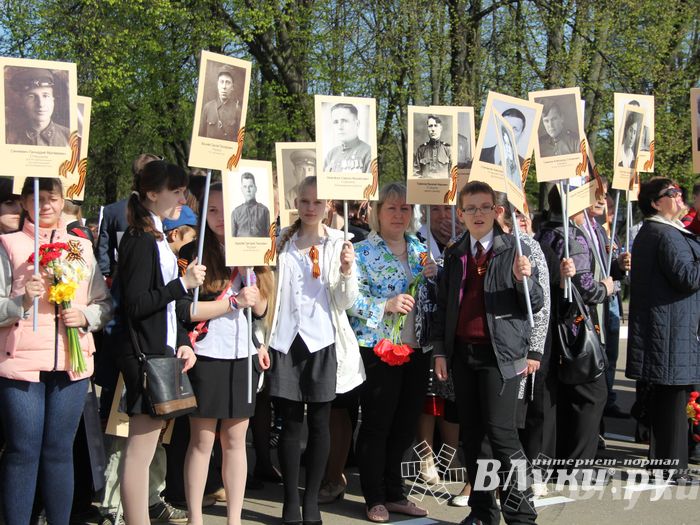 Парад Победы в Великих Луках (фото)
