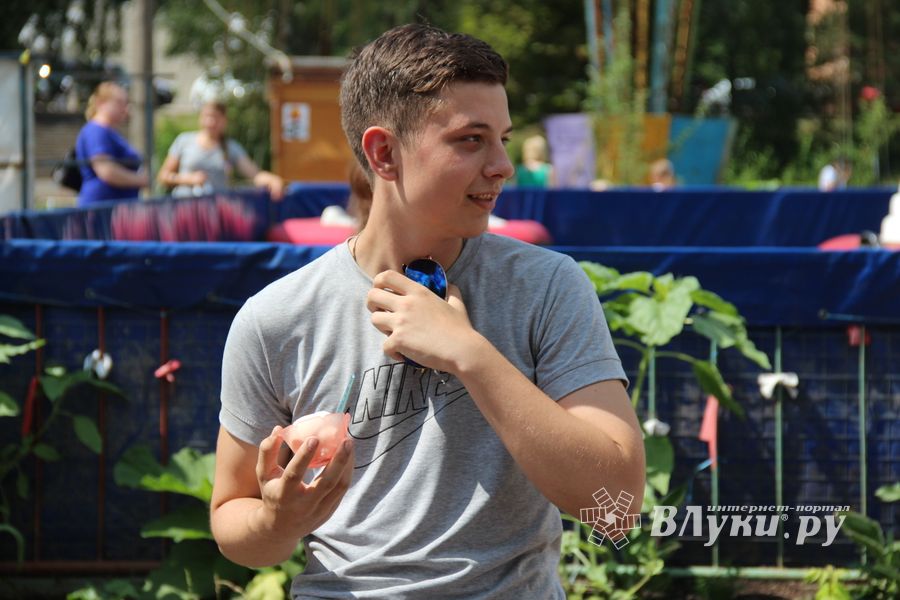 В городском парке Великих Лук прошёл День мороженого
