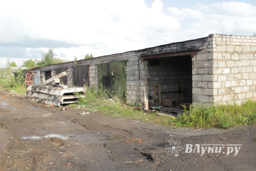 Расчистка местности для строительства путепровода в Великих Луках продолжается (ФОТО)