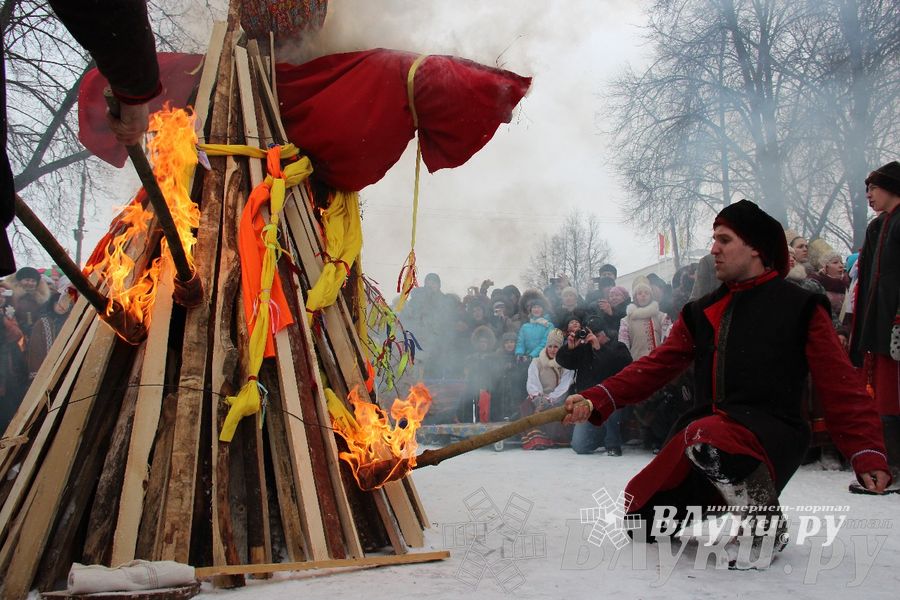В Великих Луках встретили Масленицу