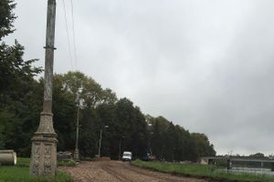 В Великих Луках продолжают благоустраивать городской парк (фоторепортаж)