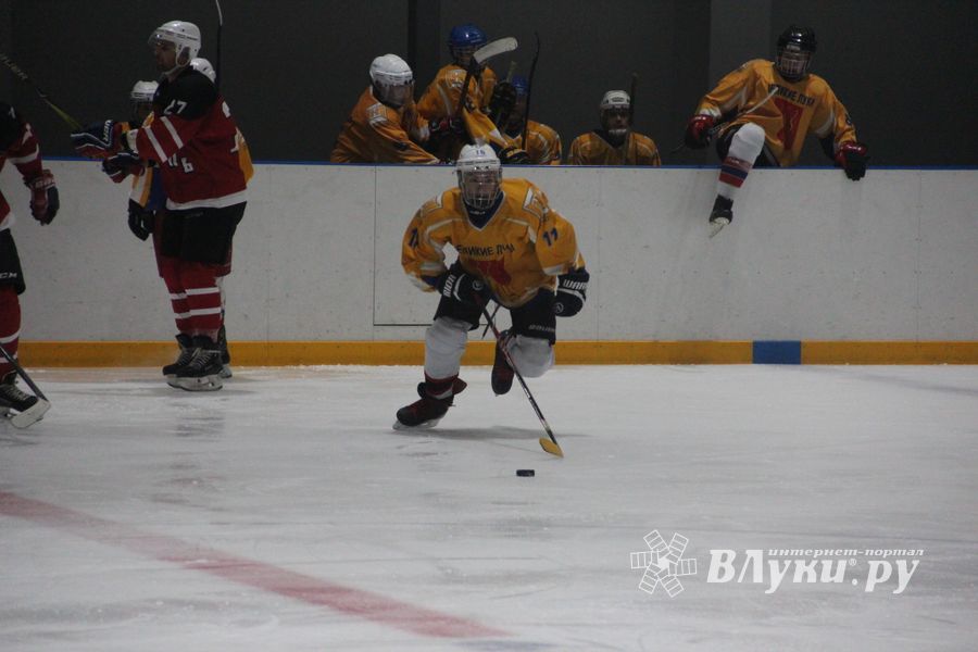 Хоккейные матчи чемпионатов города Великие Луки и Псковской области по хоккею прошли в СОК «Айсберг» (ФОТО)