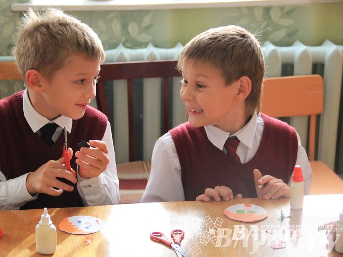 Великолукских лицеистов посвятили в «Маленькие мастера»