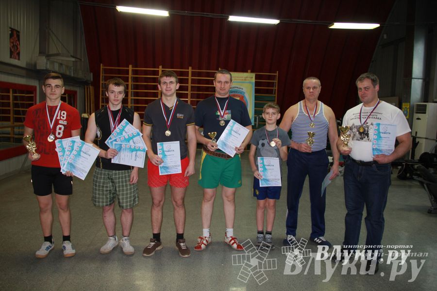 В Великих Луках состоялся Чемпионат по гиревому спорту (фото)