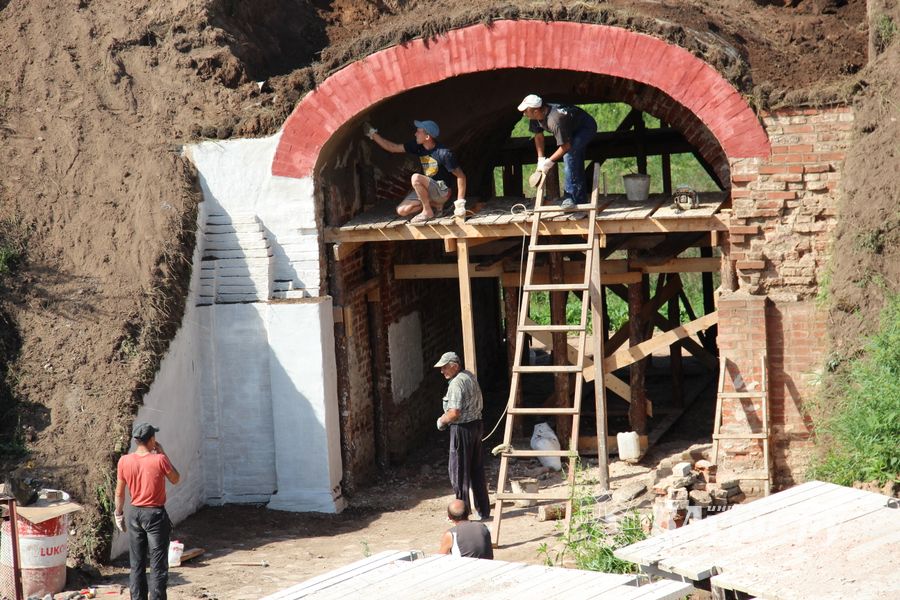 Совсем скоро великолучане смогут гулять по деревянным дорожкам Крепости (ФОТО)