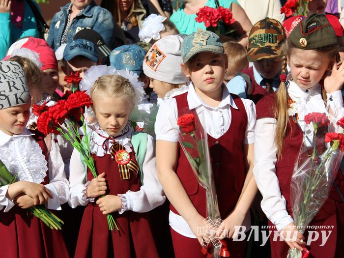 Юные великолучане почтили память бойцов Великой войны (ФОТО)