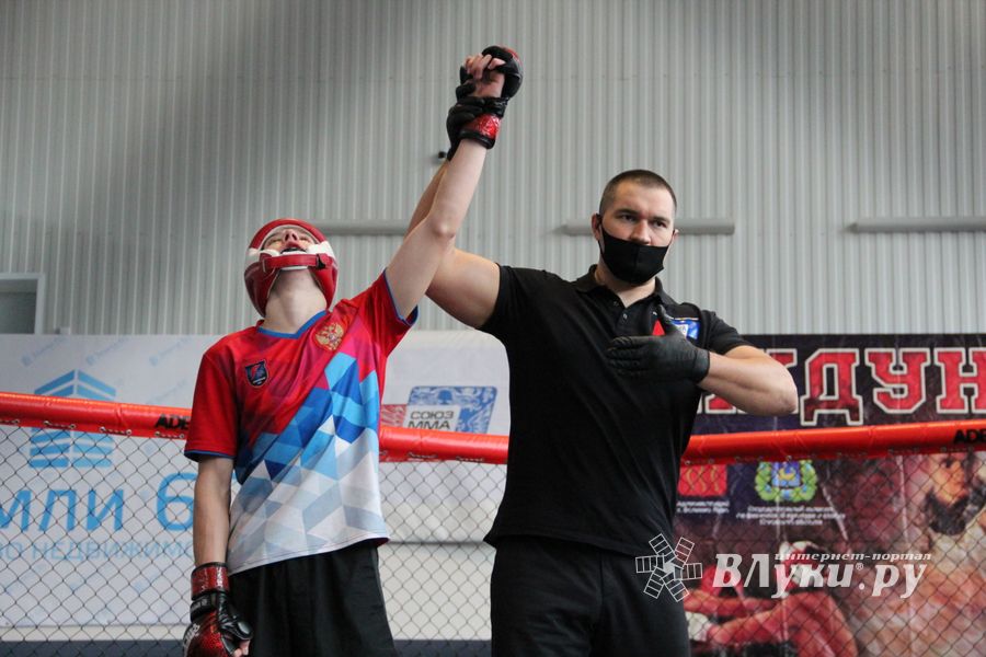 В Великих Луках прошел кубок по смешанному боевому единоборству (ФОТО)