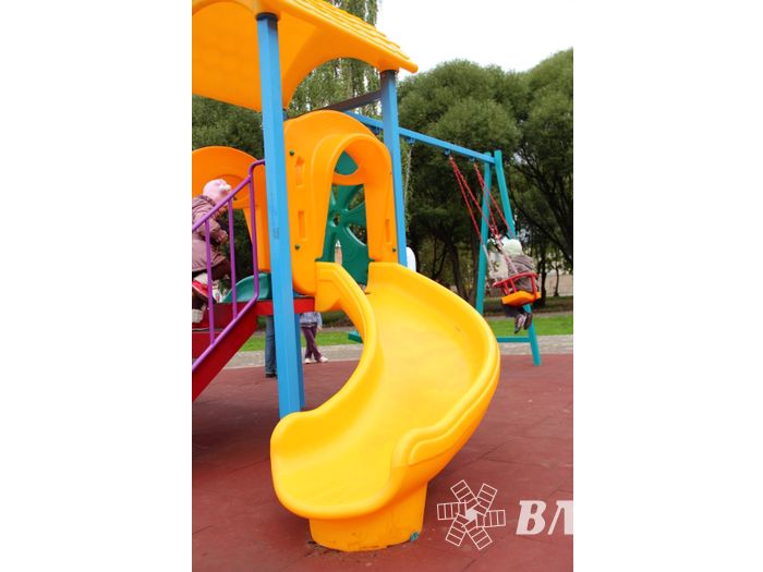 Благоустроенный сквер по улице Жукова начал радовать детей (фото)