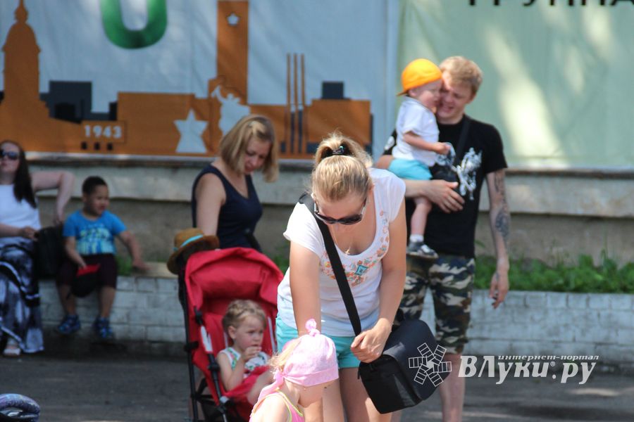 В городском парке Великих Лук прошёл День мороженого