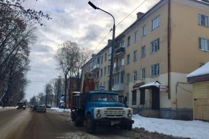 На улицы Великих Лук вышли снегоуборочные машины (ФОТО)