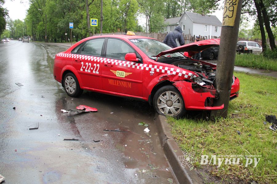 ДТП на пр-те Гагарина в Великих Луках (ФОТО)