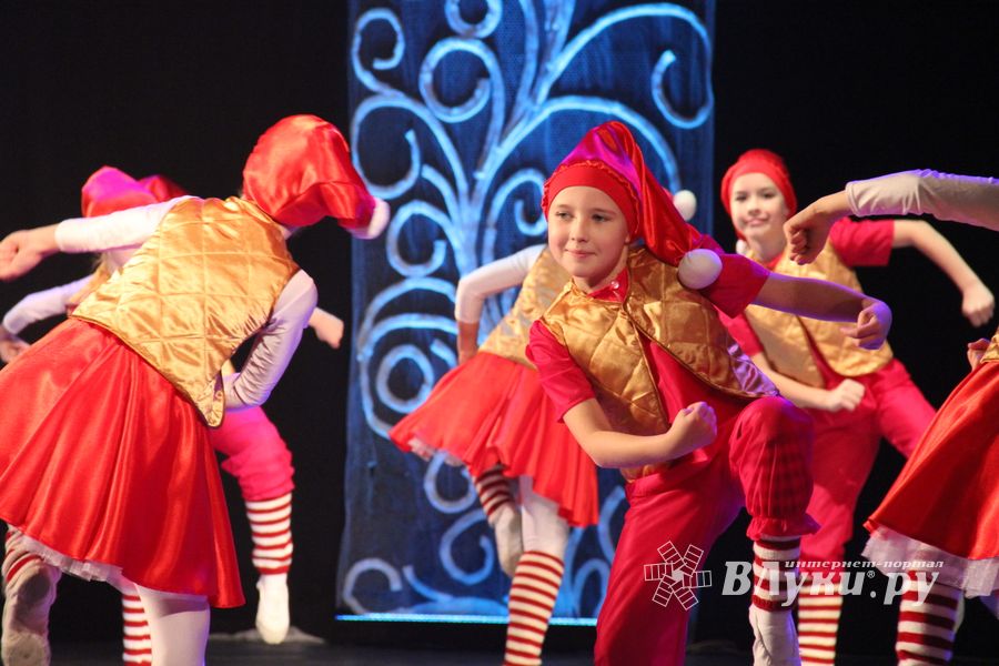 Юные артисты ГДК им. Ленина поздравили мам с праздником (ФОТО)