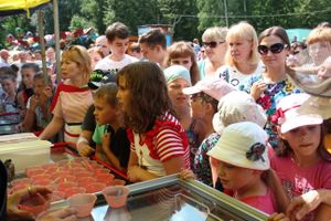 В городском парке Великих Лук прошёл День мороженого