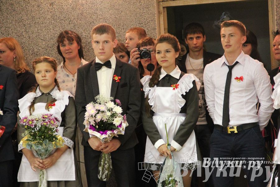 «Последний звонок» в школах Великих Лук