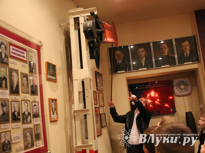 Великолукские школьники почувствовали себя машинистами (ФОТО)