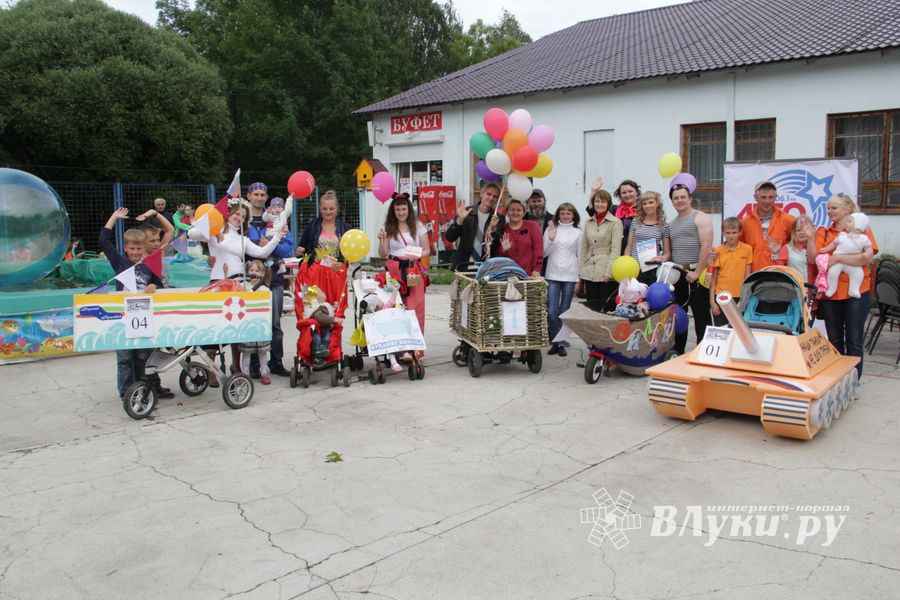 «Парад детских колясок» в День семьи, любви и верности (ФОТО)