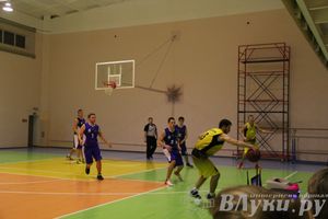 В Великих Луках проходят игры Чемпионата АСБ (фото)