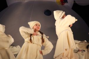 В Великих Луках зажглась главная новогодняя елка (фото) 