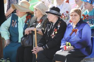 Парад в честь Дня Победы прошел в Великих Луках (ФОТО)