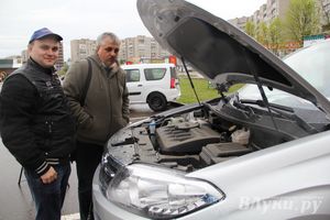 В Великих Луках прошла «Весенняя автоярмарка Великие Луки — 2015» (фото)