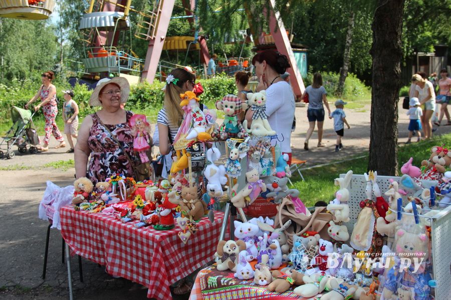 В городском парке Великих Лук прошёл День мороженого